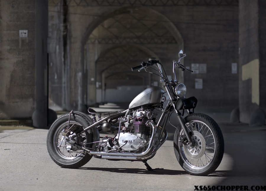 noid-bikeright2 noid bikeright2 Bloodhound 650