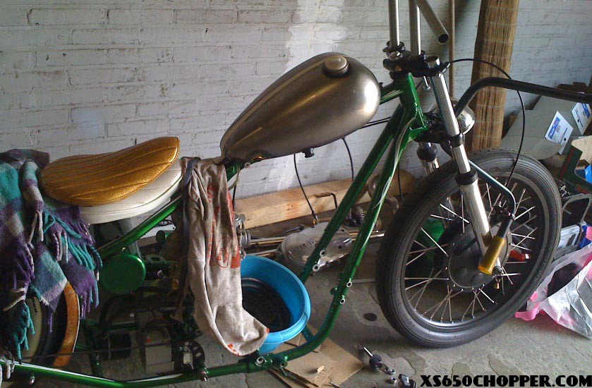 noid mocking up on old bike Limpe Iven’s XS project