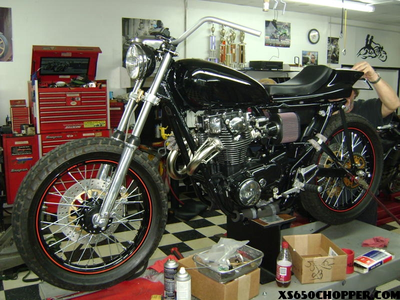 noid DSC00954 75 xs 650 street tracker