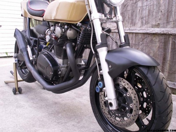 noid Under the lime light 010 587x440 50gary Custom XS 650 Yamaha