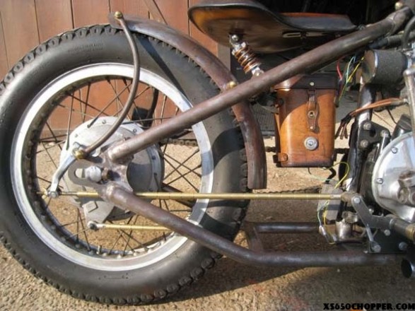 emma brake 1 8 10 587x440 This is Emma  ‘77 XS650/750cc’s