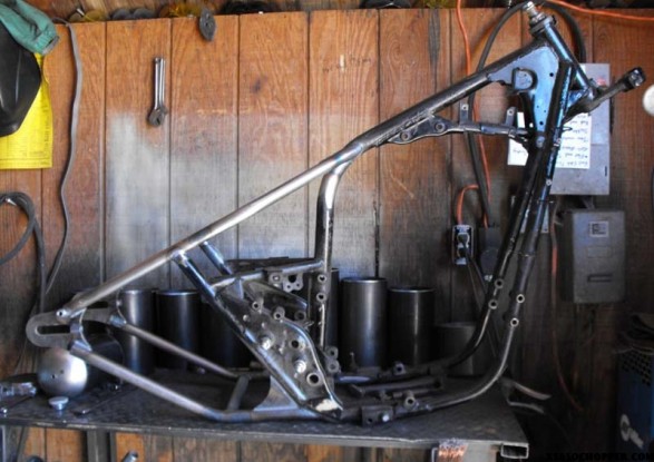 2009 12010027 587x415 Elswick cycles  xs650chop & bolt on electric box