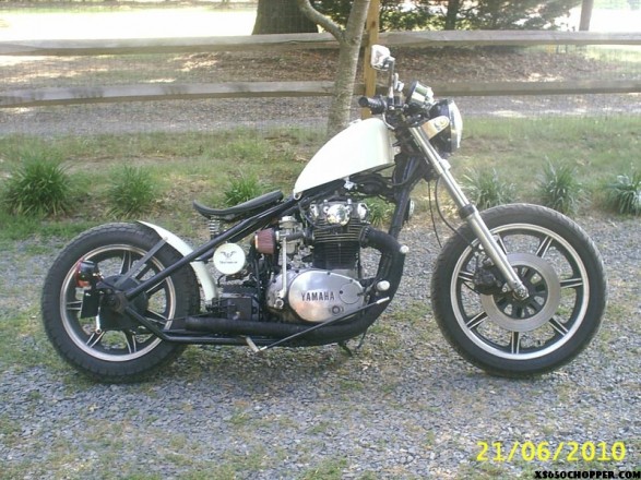 xs650 chop noid S3000061 587x440 Black and White